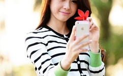 女优挑战与鲨共舞遭咬